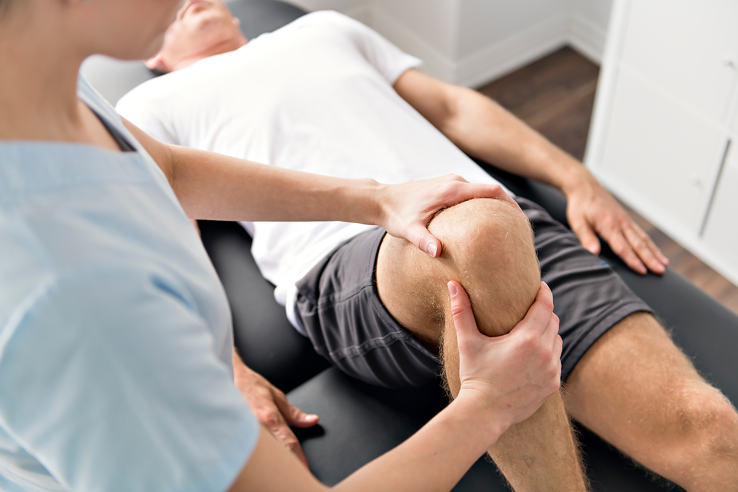 Knæ og hofte smerter kan både forekomme som følge af akutte skader